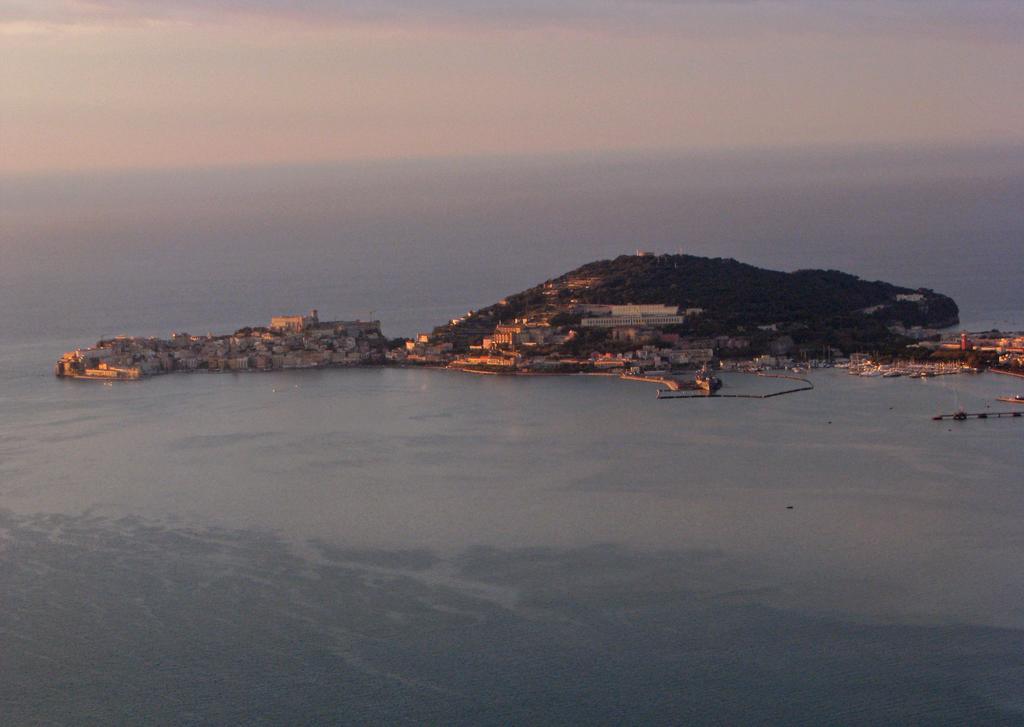 Villa Il Nido Dei Gemelli Formia Exterior foto